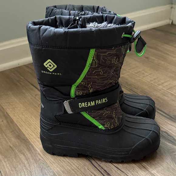 Dream Pairs Kids Black and Neon Green Snow Boots - Size 3 - Picture 2 of 6